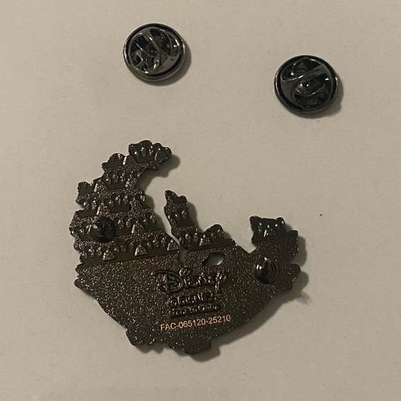 Disney Loungefly Beauty & the Beast Lumière and Cogsworth mystery pin - Picture 3 of 4